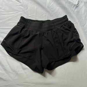 Lululemon hotty hots size 4 low rise 2.5 inch inseam black